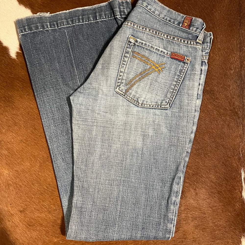 7 for all mankind woman’s jeans. Size 28 but fit like size 27.